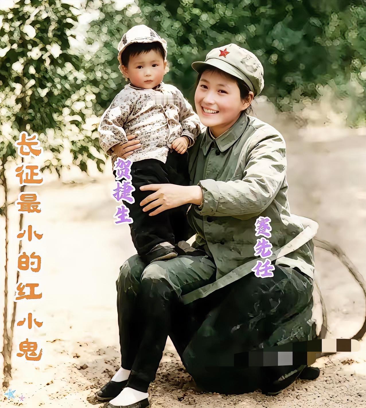 1936年，延安，红军三大主力历经万里长征胜利会师陕北之后。画面中蹲着的女红