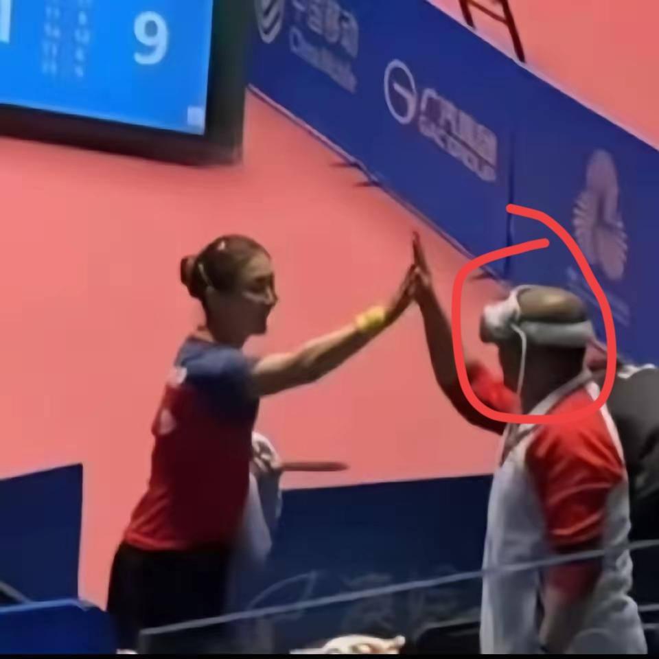 陈梦又被推上风口浪尖不是因为她赢了蒯曼也不是因为她的晋级，而是有网友发现，陈