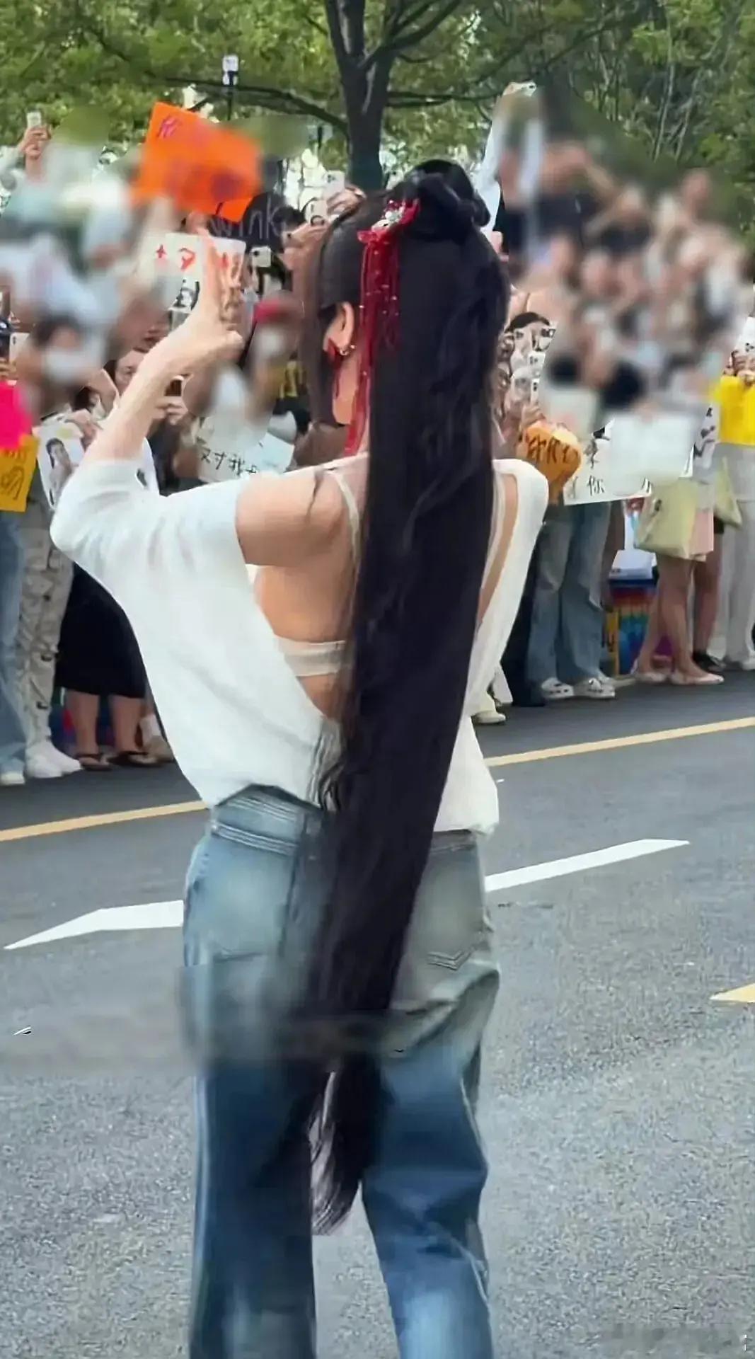 这穿搭真的好吗，感觉脏脏的