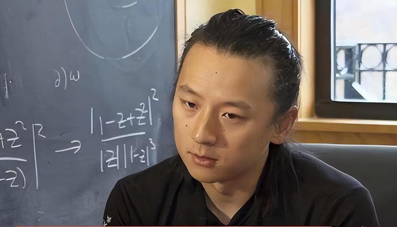“虽然中国培养了我，但美国再乱我也不会回中国！”中国的天才物理学家尹希竟然公然“