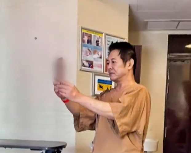 真相来了向太透露李连杰生病原因不是因为甲亢，也不是累的，而是他的身体长了良性