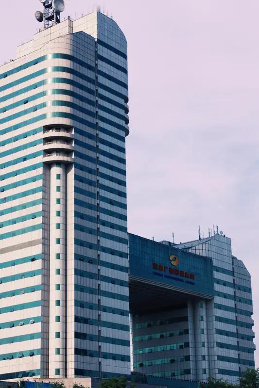 湖南卫视一台晚会46个主持人近日，湖南卫视报道的第3届金声奖晚会引发了广泛关