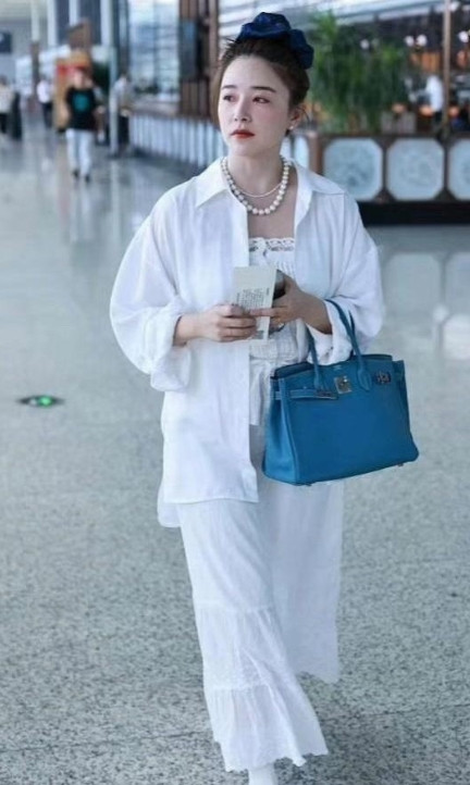看来什么都逃不过广大网友的眼睛，希望阚清子能狠狠幸福，日子过得好不好，脸上的表情