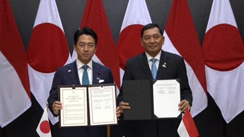 印尼彻底飘了！5月4号，日本防卫大臣小泉进次郎在雅加达跟印尼国防部长夏姆苏丁