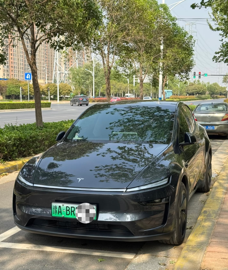 今天跟一个在特斯拉上班同学聊天！