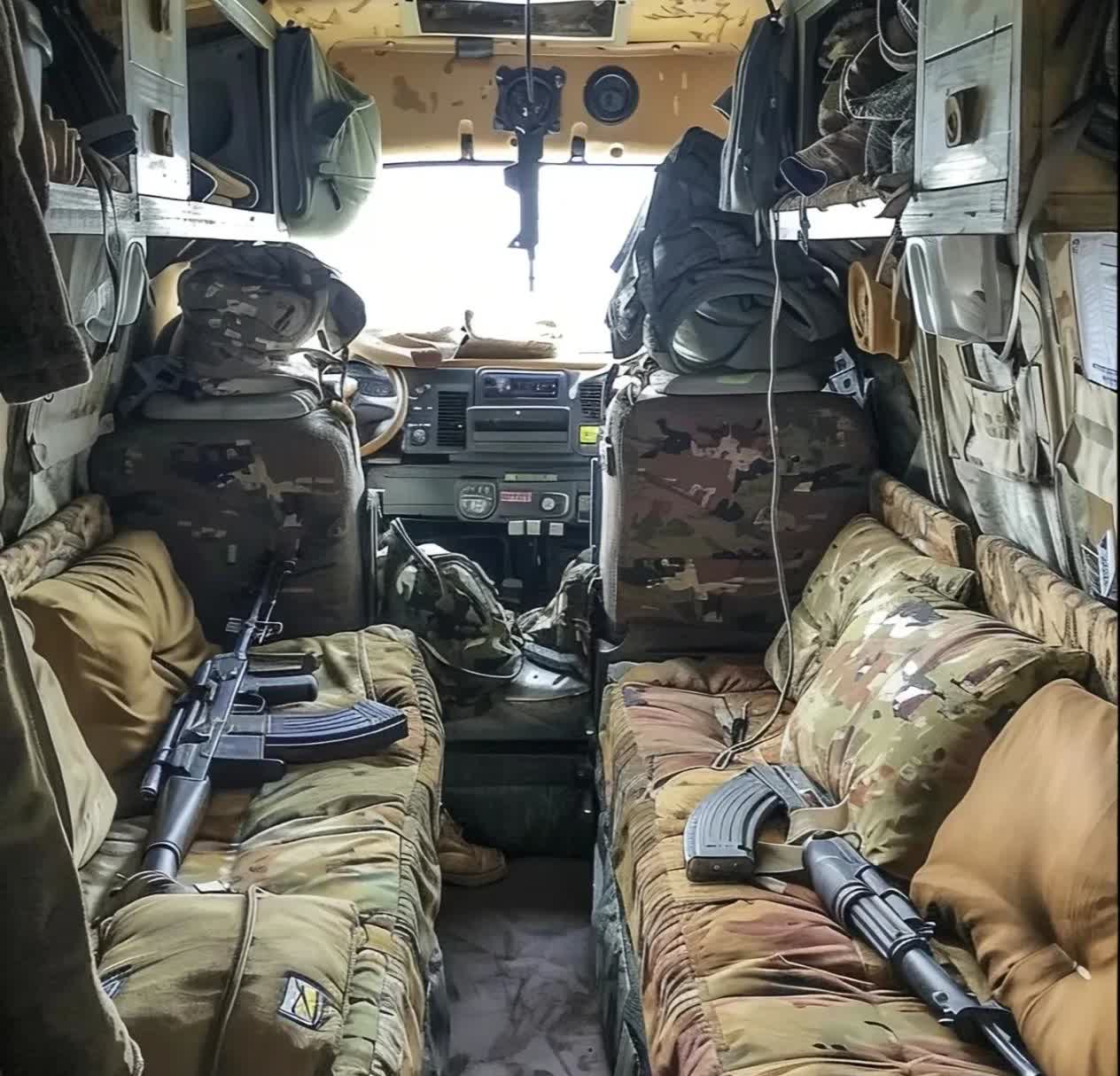 这就是乌克兰为雇佣兵提供的宿舍这个宿舍是免费的俄乌战场上这种宿舍有100