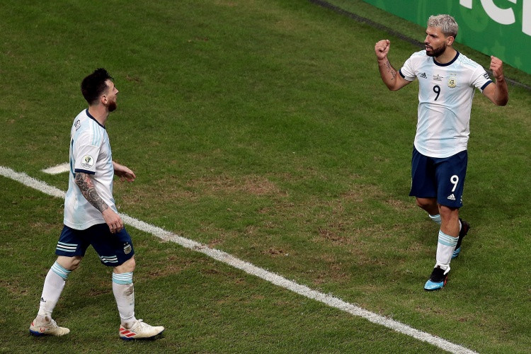 阿圭罗谈梅西出战国王联赛: 希望他能为我们出场, 但还没具体谈过