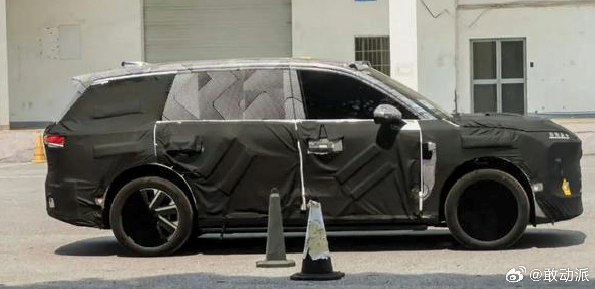 蔚来将推出全尺寸SUVES9，车长超5300mm，轴距达3250mm，定位高于