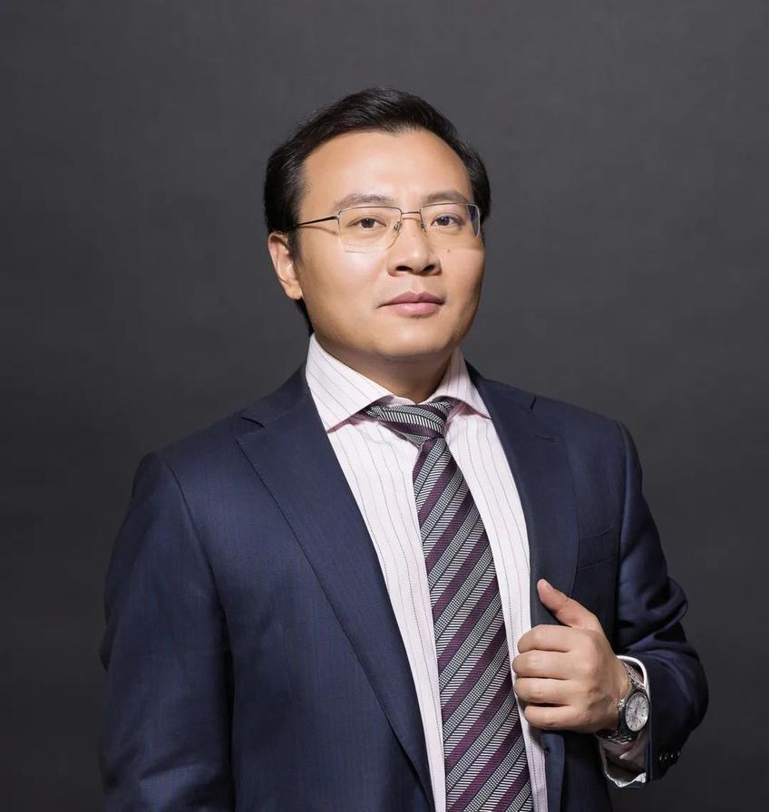 现在回过头看，许家印当年真是把唯一的“免死金牌”亲手撕了！2018年，任泽平一眼