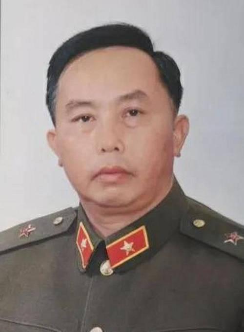 铁血中将56岁突然退役，一枚旧指南针藏半生传奇，归隐后竟做这些事！何其宗，自