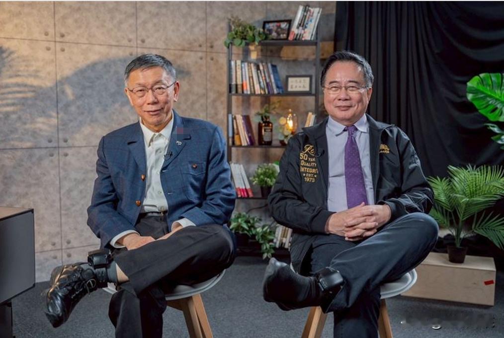 蔡正元合体柯文哲秀电子脚镣　绿营批：犯罪还引以为傲？针对前立委蔡正元昨发出他