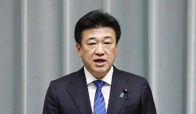 根据NHK报道，日本内阁官房长官木原棯在发布会上说：“中方现在正向国际上传达错误
