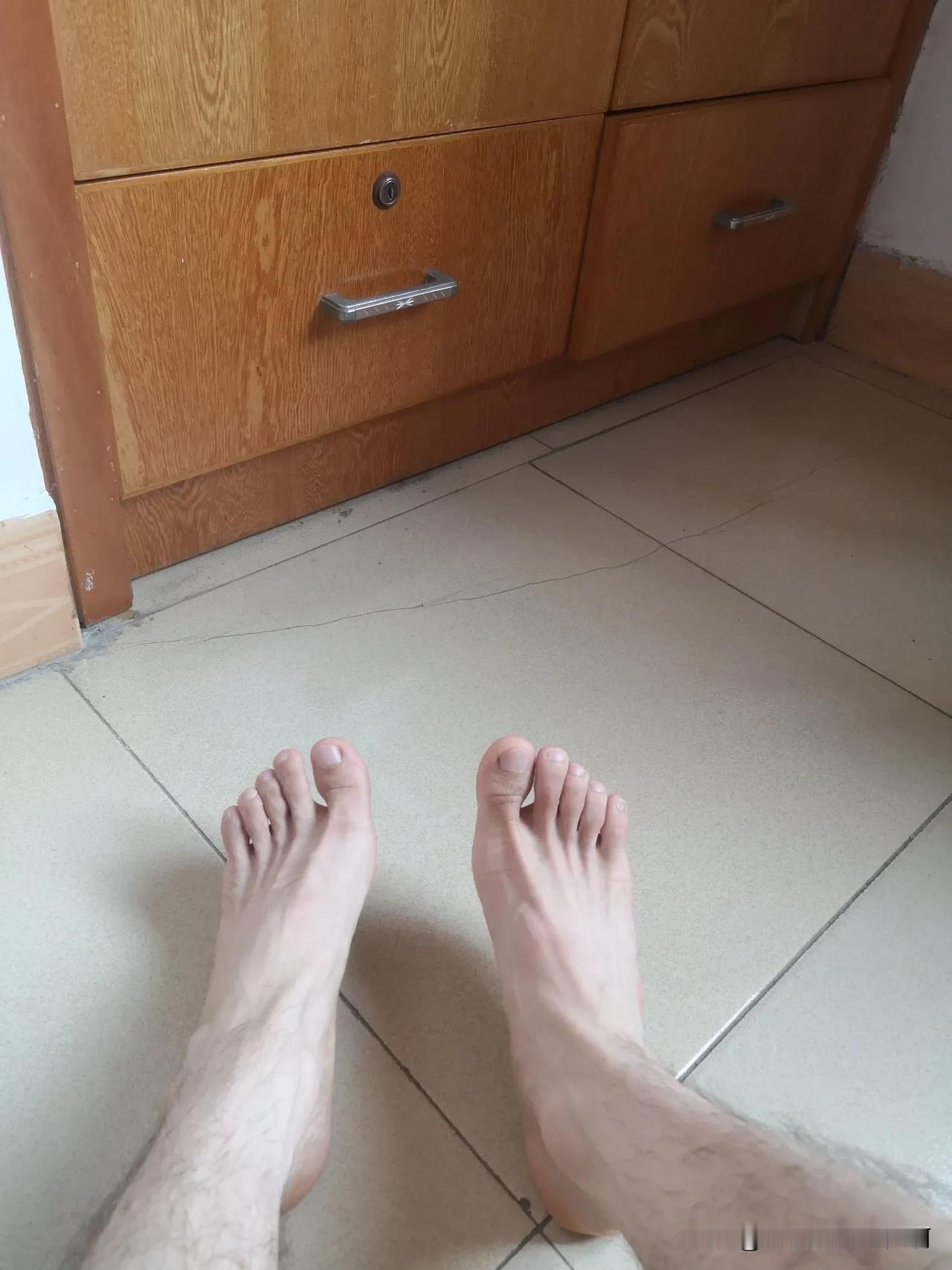 每天80个深蹲多吗？一次性做完那种？刚刚练完一组深蹲每天就做一组深蹲很多