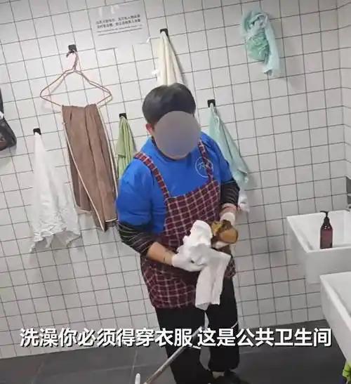 上海青旅洗澡撞见女保洁，奇葩言论引众怒，处理方式太敷衍4月2日上海青旅的一桩