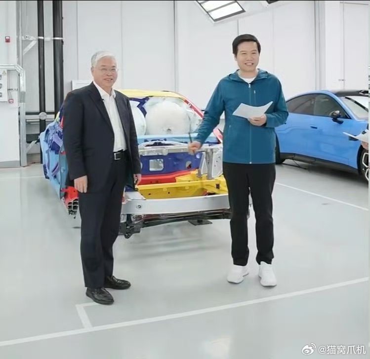 怎么看一辆车够不够硬?很简单，看他碰撞测试的成绩就知道了，老款su7中保研3G+