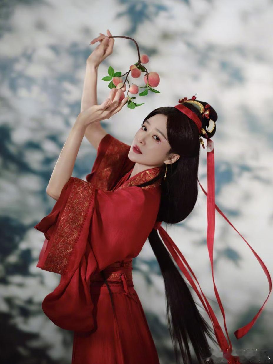 1.刘恺威和新女友看演唱会被拍了，他没打算瞒着，这个女友平时经常会去看望小糯米，