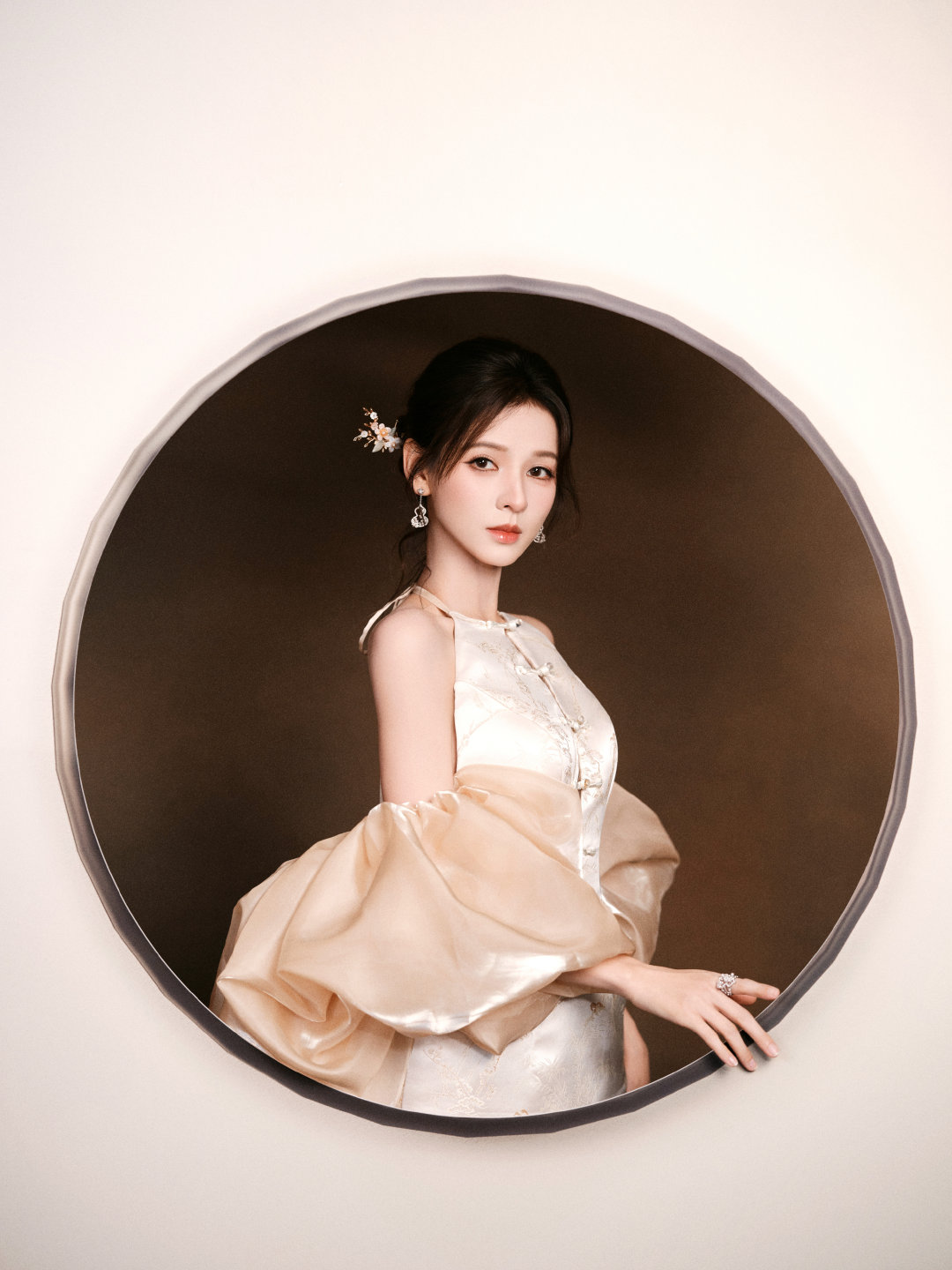 #张予曦#·#阿里个瓜#天青色等烟雨，而我在等阿瓜[捂眼睛]化妆🪞：发型💇‍♀️：摄影📷：造型