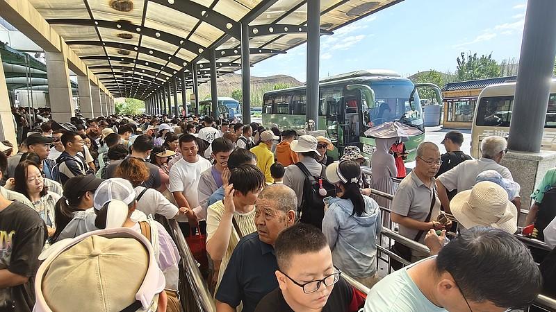 景区摆渡车到底有多远？40公里不算远1. 珠峰大本营（西藏定日）游客集散点