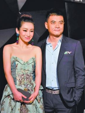 当年秦海璐与身价20亿的李厚霖同居了四年当她在思考是否嫁给他时，却突然收到了李