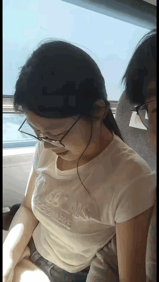 阳光自信的小姑娘[赞]