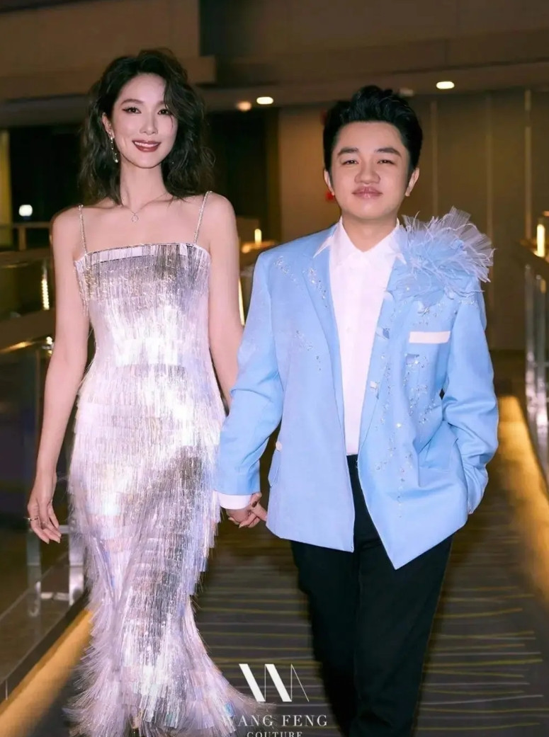 看了李亚男的家世才知道，她嫁给王祖蓝，到底下了多大的决心！很多人以为她是为了