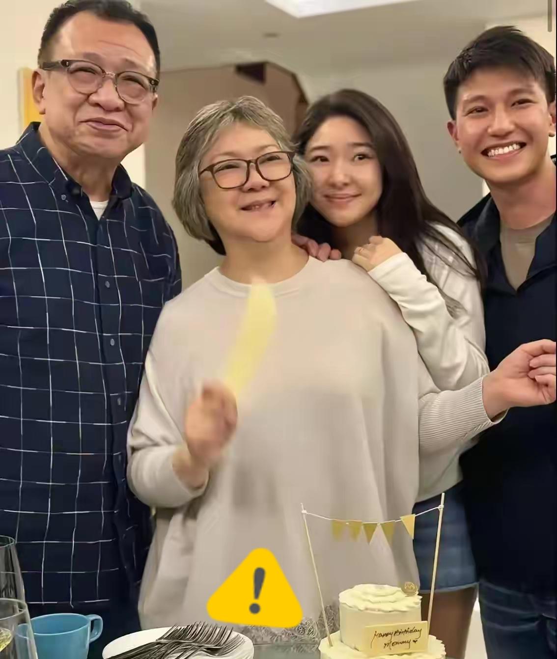 许绍雄icon的婚姻,告诉大家就算43岁结婚就算老婆二婚,还带个12岁儿子,