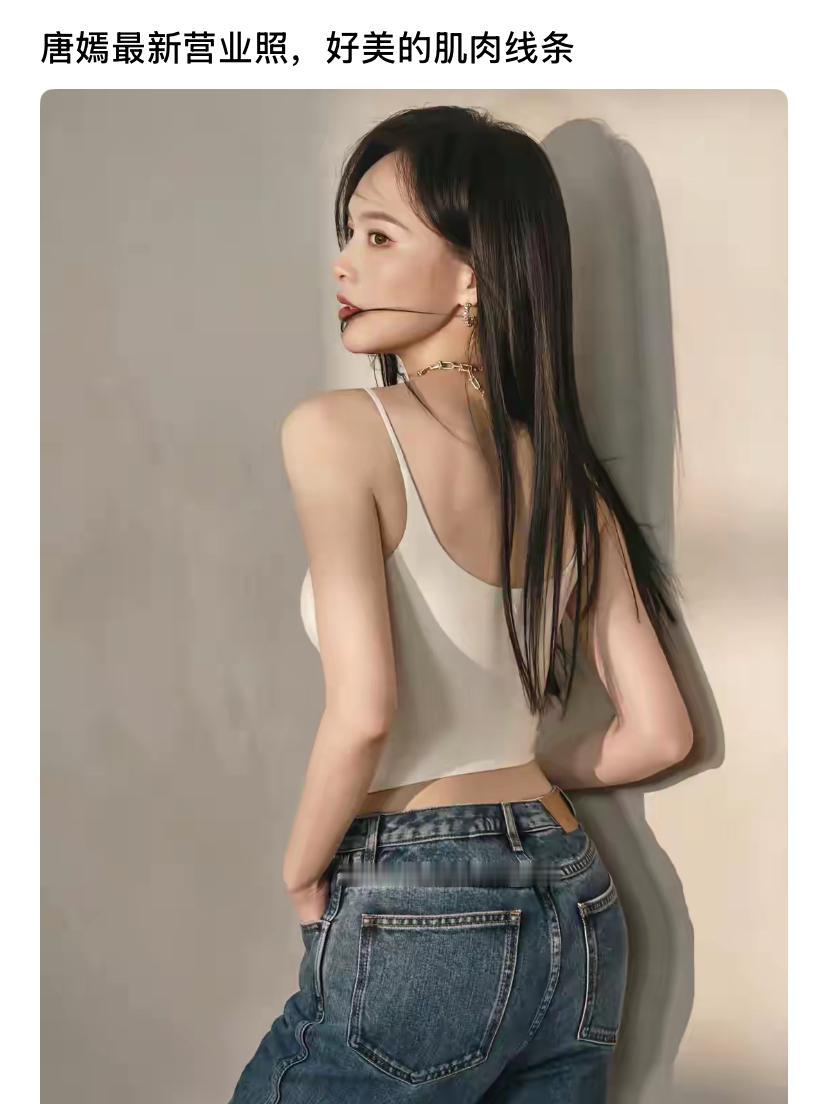 肌肉发达线条流畅。