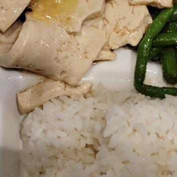 晚饭简简单单吃点吧！自己做该死太麻烦了，找个类食堂，随便吃点。