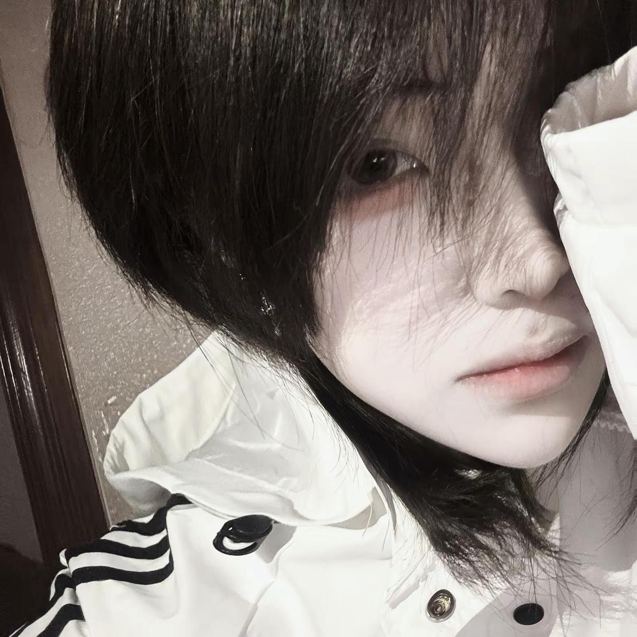 你看起来很悲伤la