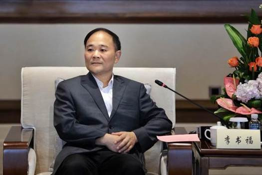 吉利汽车公告，李书福辞任董事会主席，获任为公司终身荣誉主席，继续担任浙江吉利控股