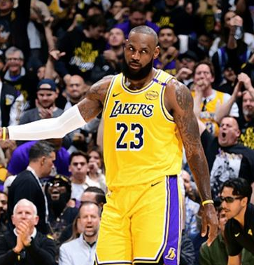 詹姆斯从不承担输球责任。前NBA球员奥尔登-波利尼斯在一档节目中谈到了詹姆斯，他