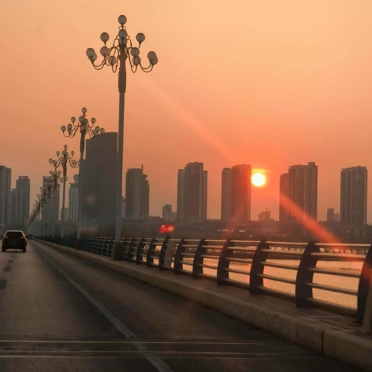 仲春记。昨天就想了个话题，一直没空写。我们应该怎样度过一生？人过中年以后，我接受