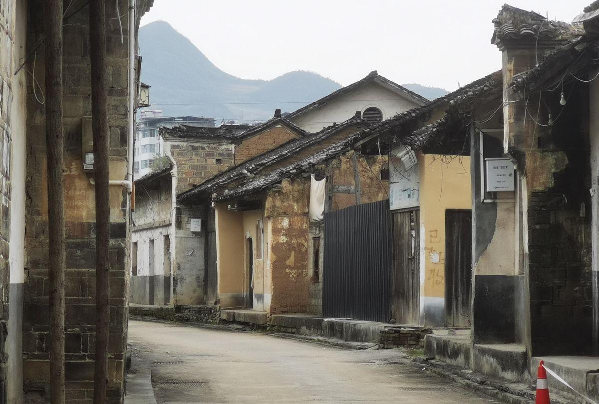 上津古镇，战国就“朝秦暮楚”那块地，明清城墙会馆齐全，2013年还进了国家传统村