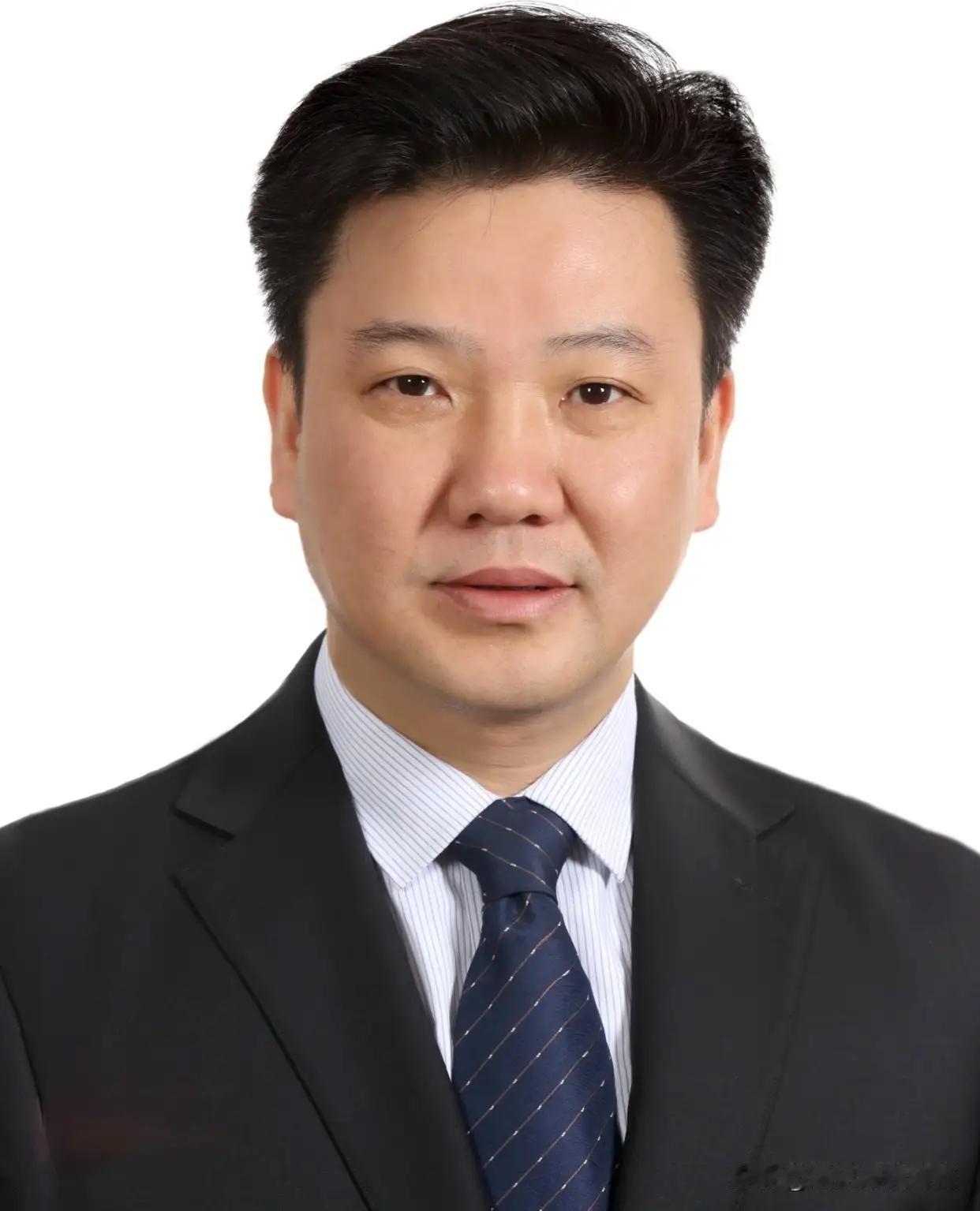 这是一名正厅级干部，而且是河南广播电视系统的一把手，可谓位高权重。他是1966年
