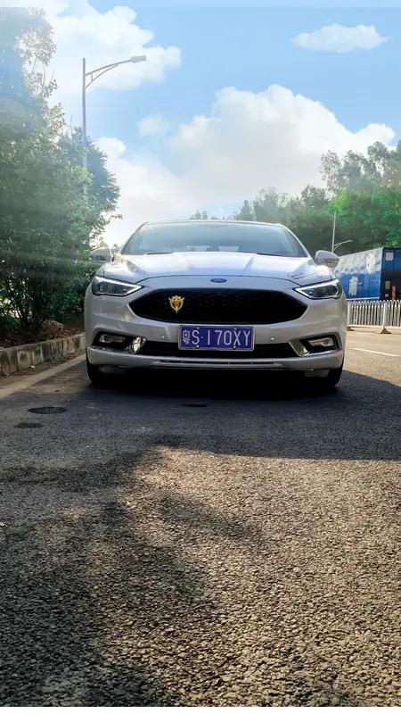 蒙迪欧和君威GS哪个操控更好，还挺值得探讨。蒙迪欧2.0T有238马力，6.5秒