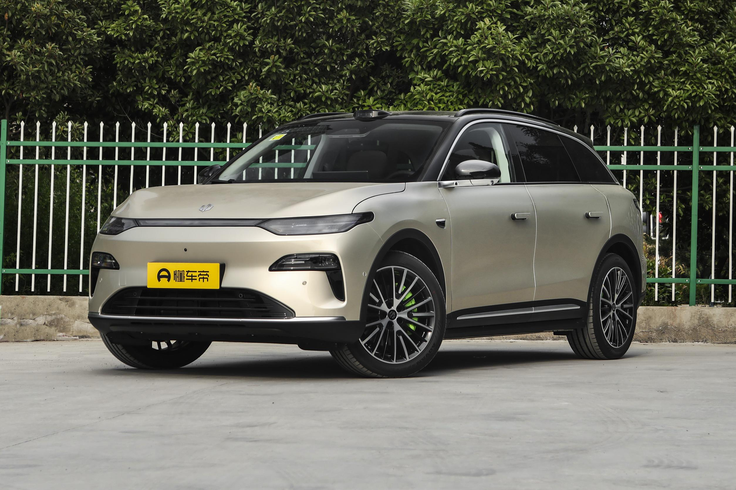 15万买新能源SUV，为啥我选了零跑C11？ 我表弟预算16万上下，想买一台增程SUV。深蓝门店离他