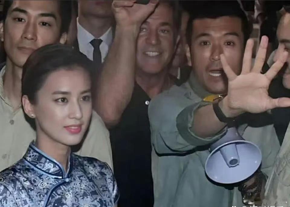 杨子就是不舍得离婚，看到这张照片我明白了