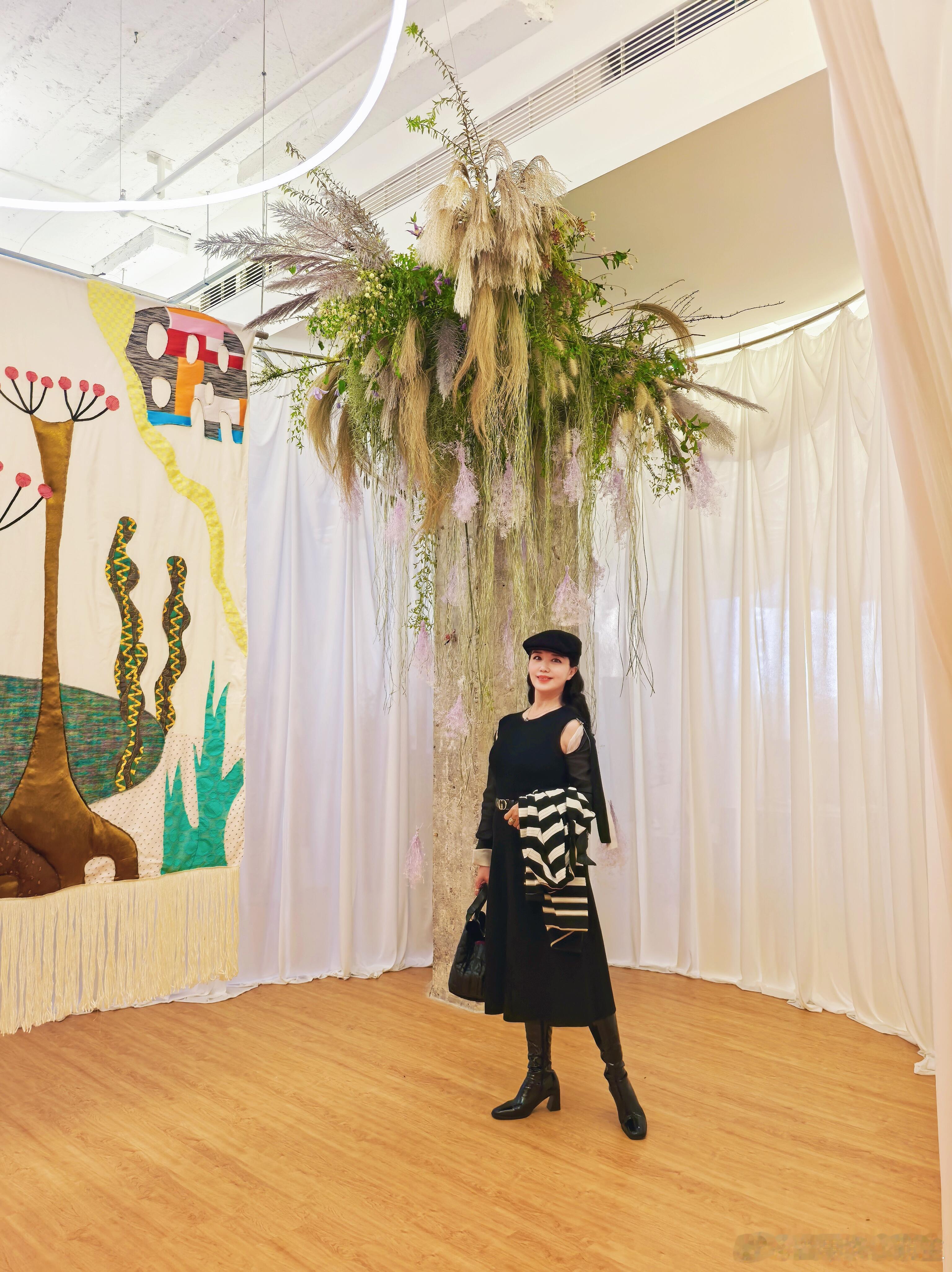 杨采钰和妈妈合照杨采钰妈妈气质杨采钰和妈妈合照曝光，杨妈妈漂亮又有气质，看起来