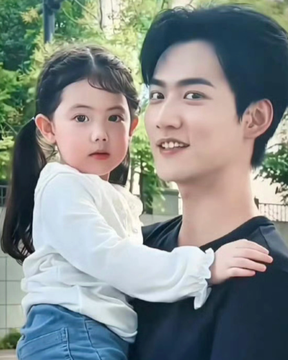 安琪在《骄阳似我》中饰演林屿森（宋威龙饰）与聂曦光（赵今麦饰）的女儿，同时在《狙