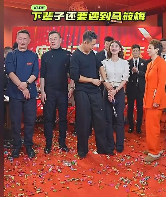 马筱梅给汪小菲说悄悄话肚子里的宝宝踢了她三下麻六记五周年大聚会汪小菲和马筱