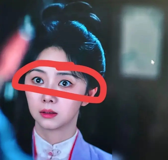 谭松韵被骂演技退步，我一看花絮，火气上来了。对戏的是刘学义，官方183，她162，这21公分的落差，