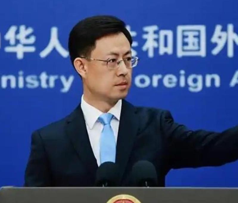 12月12日，外交部发言人在全球媒体面前，抛出一句令所有人窒息的话：“日本军国主