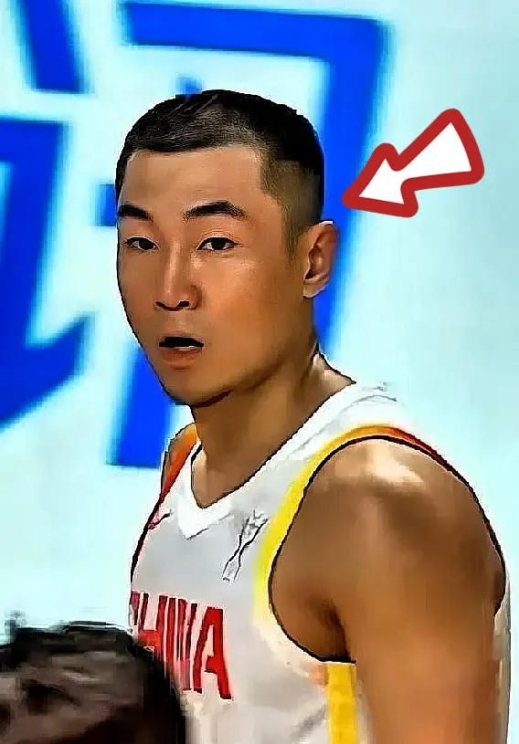 男篮赛场，杀出个“斗牛犬”高诗岩！看男篮亚洲杯，大半赛程下来，除了血染赛场