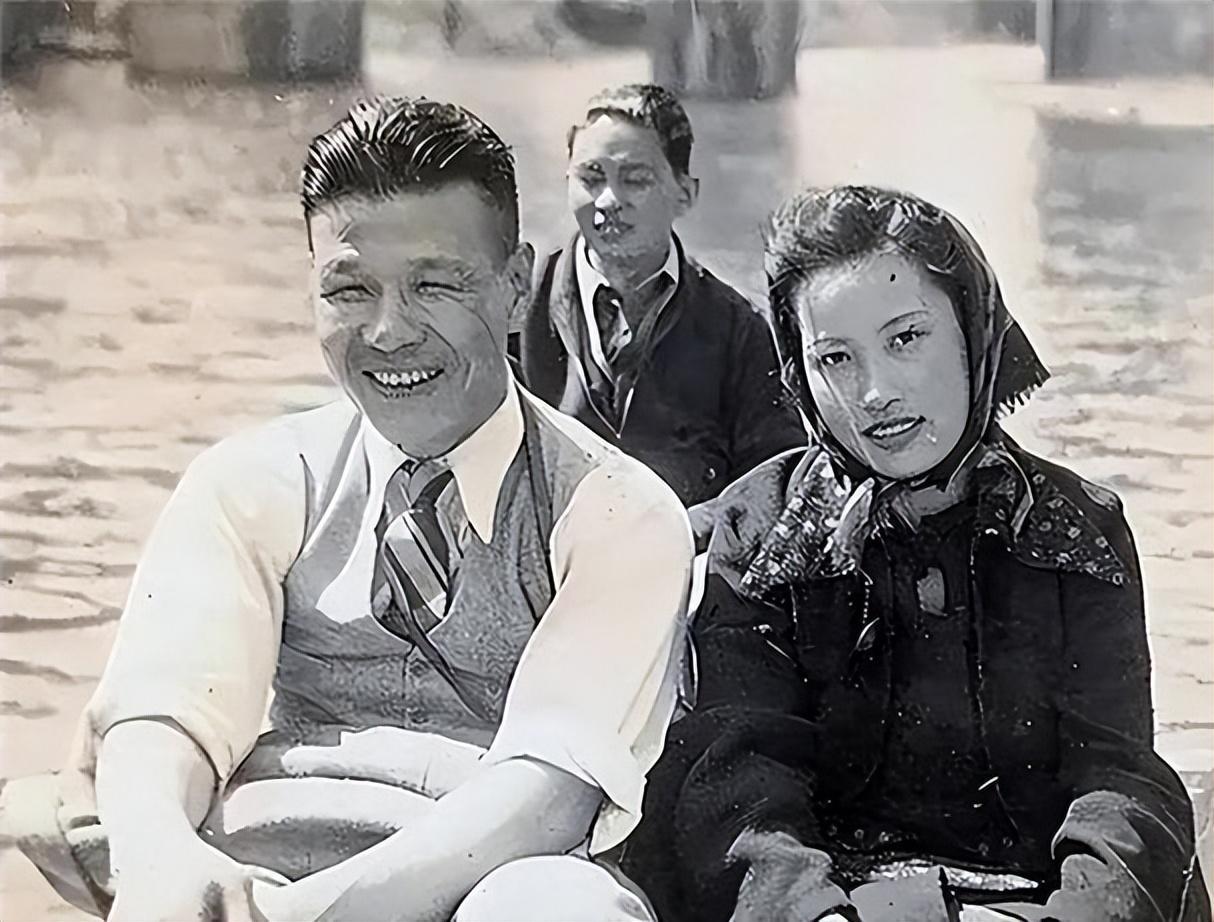 1977年，有史料记载，叶公超逾越伦理界限，和自家堂妹产生纠葛。这段隐秘的私事