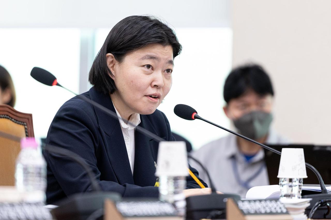 韩国媒体消息，首尔东部地检检察长林恩廷表态，支持认为应上诉者签字提交上诉状，同时