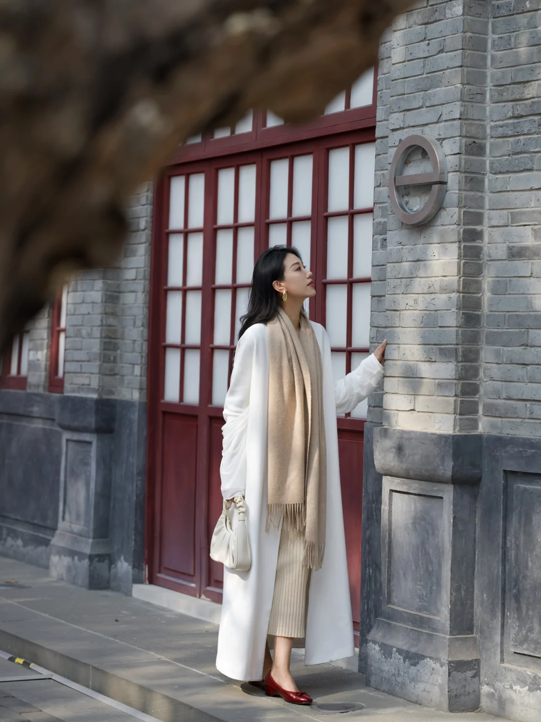 百年的巷尾钟声里，大衣围巾和旧时光