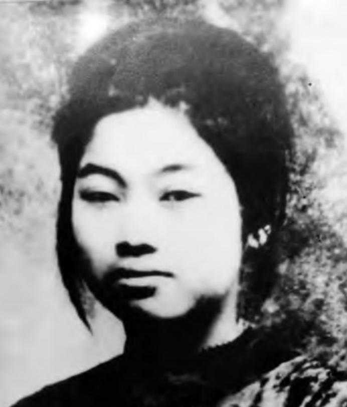 1987年，老书记陆定一收到了一位教师的来信，信中提到：我母亲可能是您女儿。