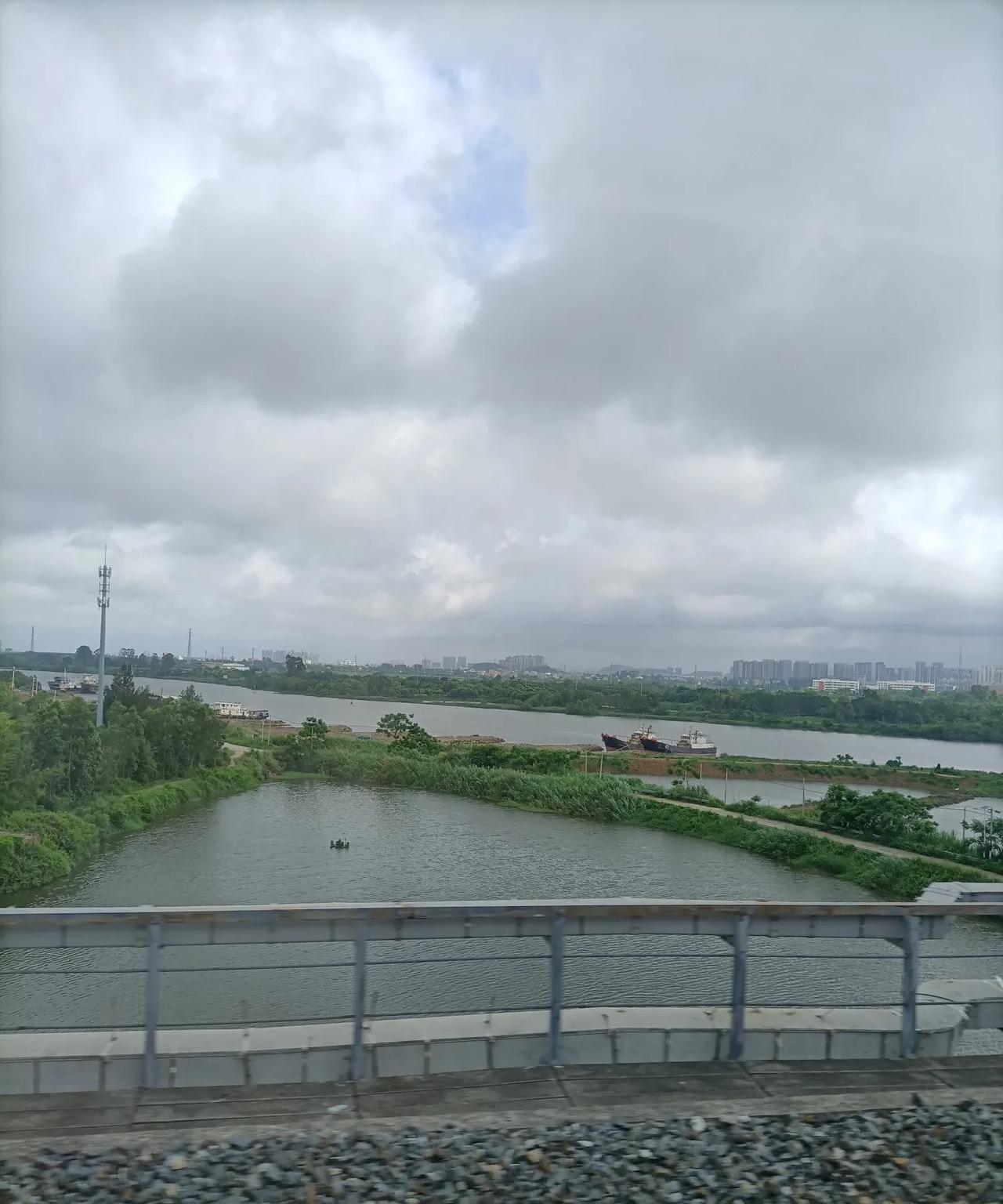 深圳的朋友患有糖尿病，去香港一趟后，回来感冒了，以为只是普通的感冒，吃点感冒药就