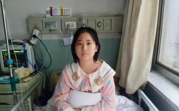 2018年，山西小伙带妹妹外出游玩回来后，就冲女友说：“咱们散了吧！”接着，和妹
