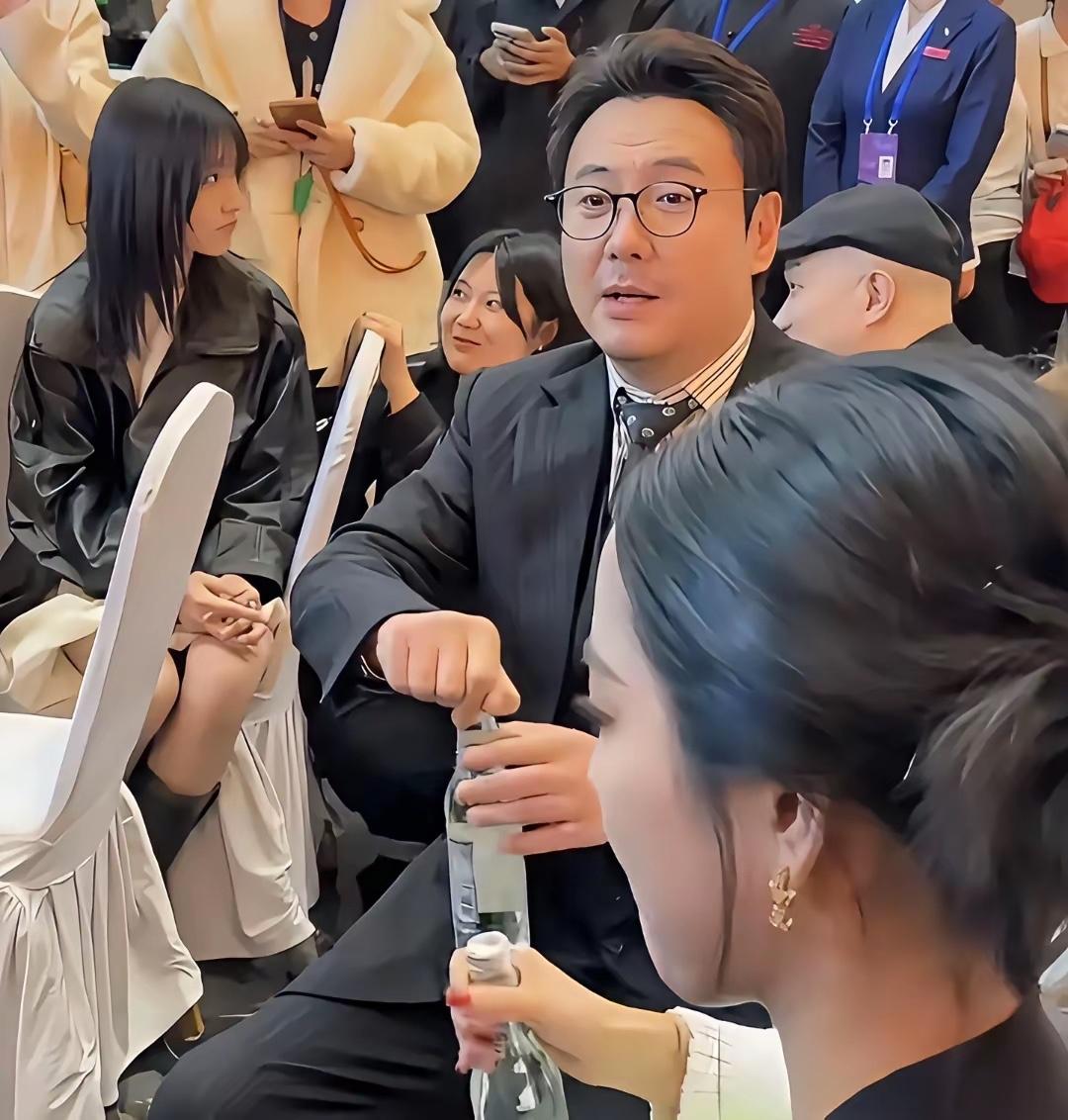 粉丝：腾哥，金鸡奖你说最佳女主角是贾玲，是因为她是你最好的搭档吗？沈腾：不全